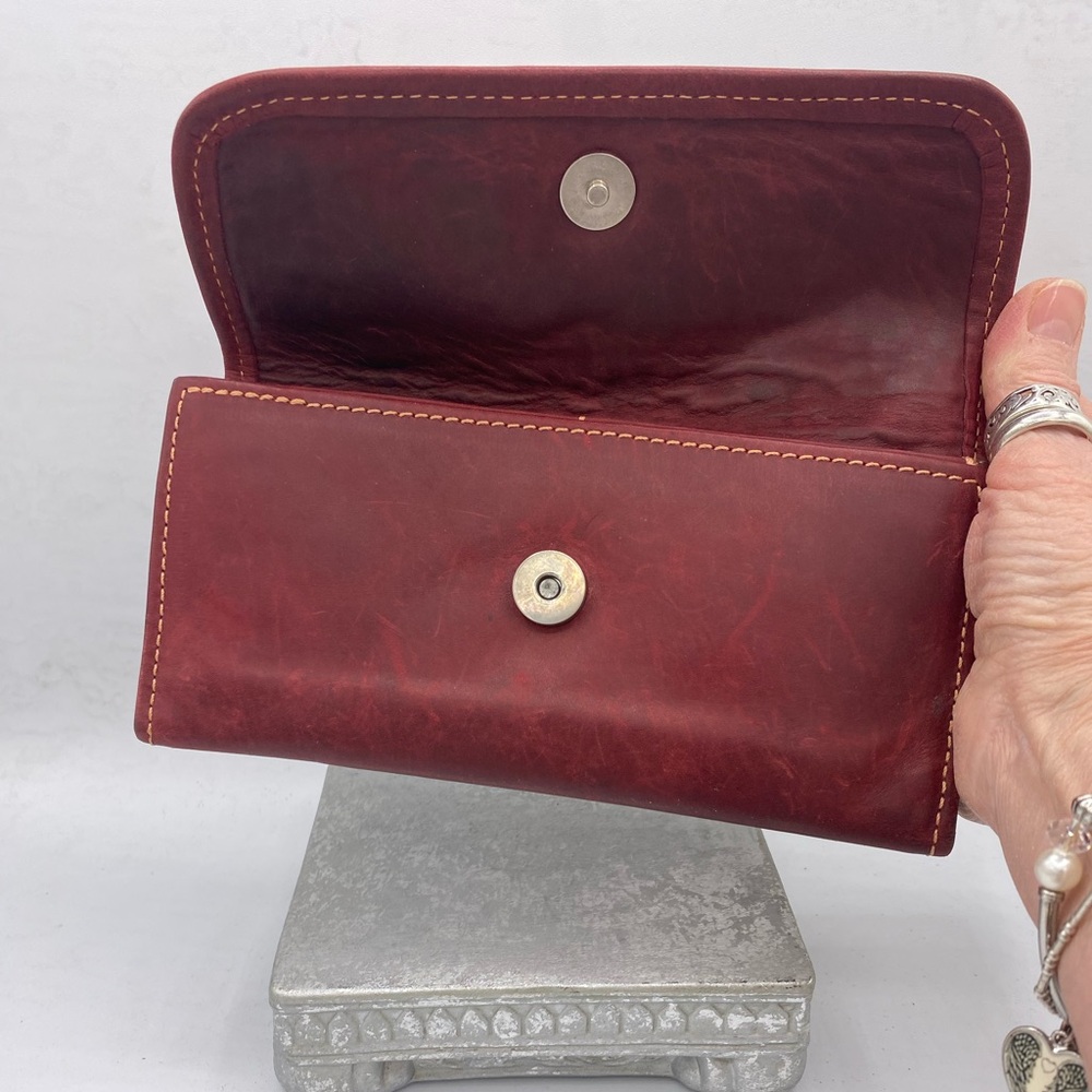 Vintage Burgundy Leather Tri Fold Wallet /Clutch With Embroidered Design On Flap - Picture 5 of 10